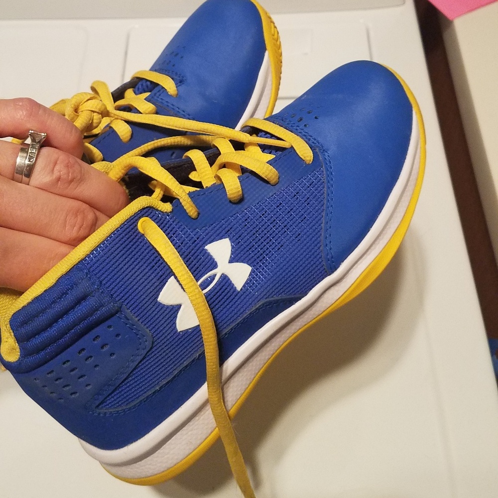 UnderArmor Youth Basketball Shoes